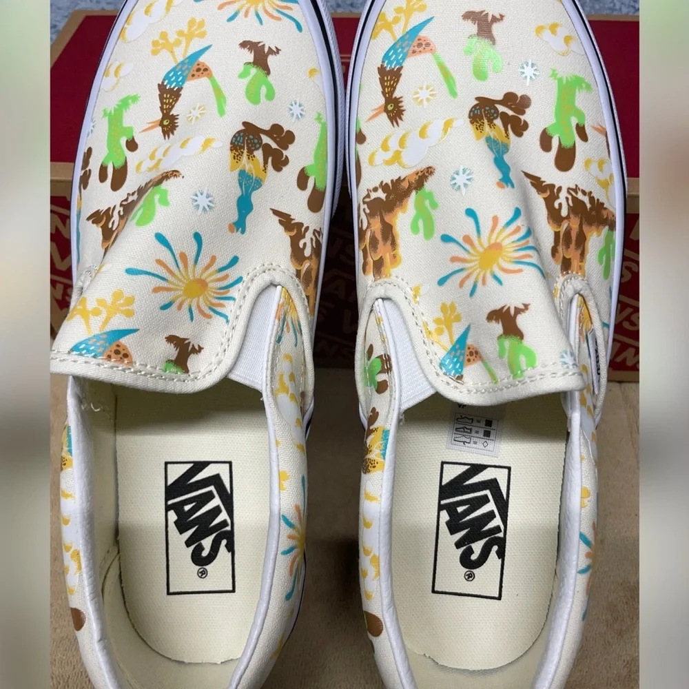 Vans Cream Sneakers with Whimsical Outdoor Print‎ - Picture 2 of 6